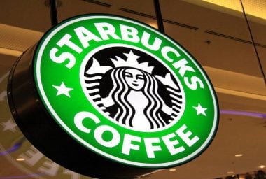 Starbucks Customers can now Choose Between Bitcoin or Apple Pay