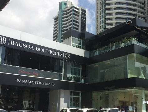 Panama City Strip Mall Merchants Embrace Bitcoin Customers
