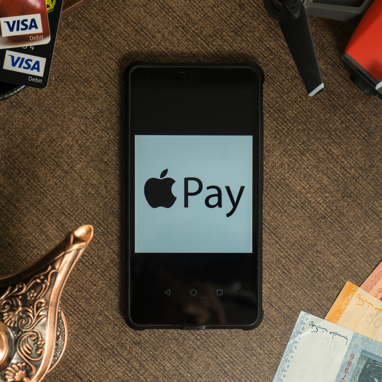 Apple Pay Cash Launches as Users and Developers Turn to Bitcoin