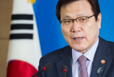 Korean Regulator Warns Kakao's ICO Abroad Could Violate Crypto Regulations