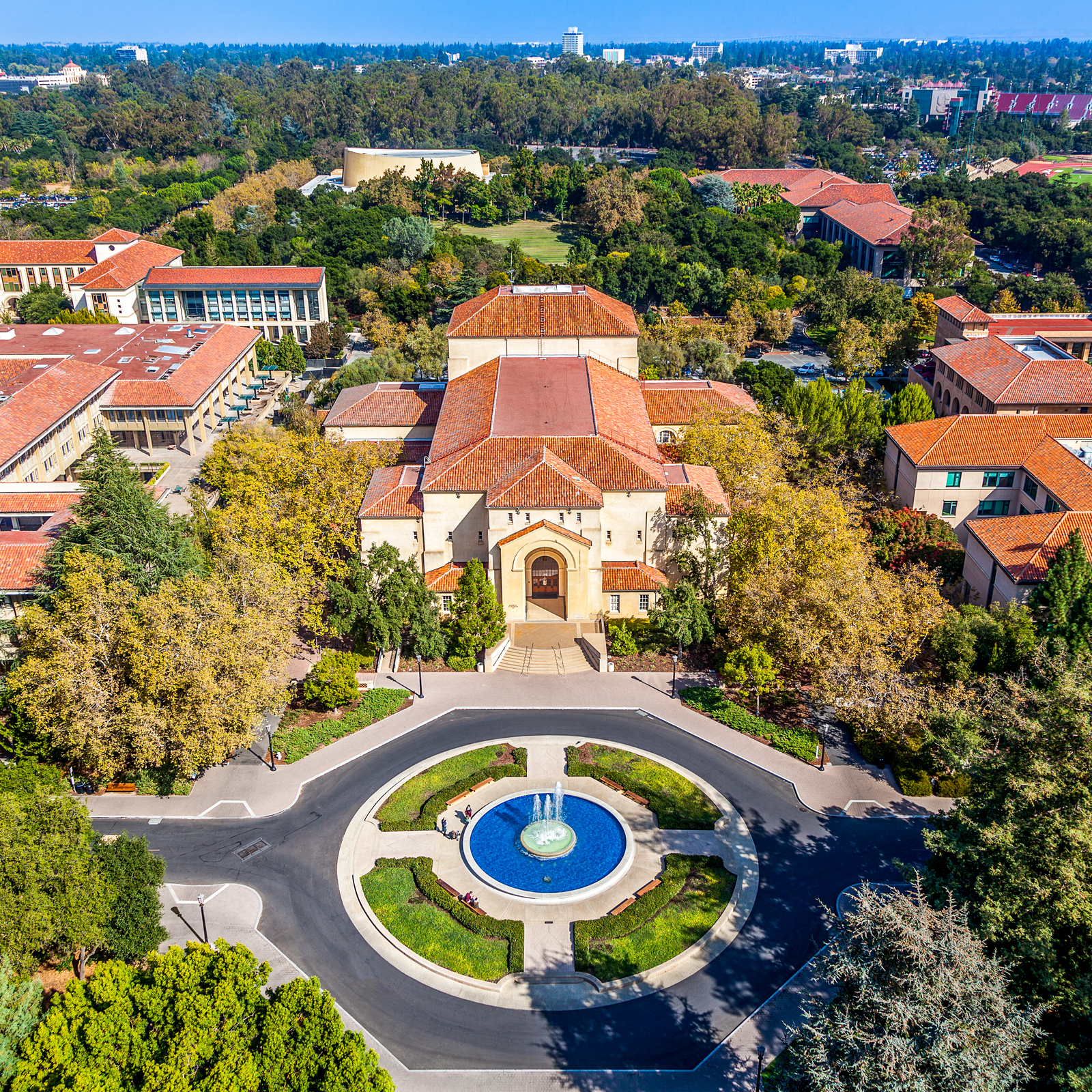 Stanford, Wharton and Georgetown Expand Bitcoin Business Classes