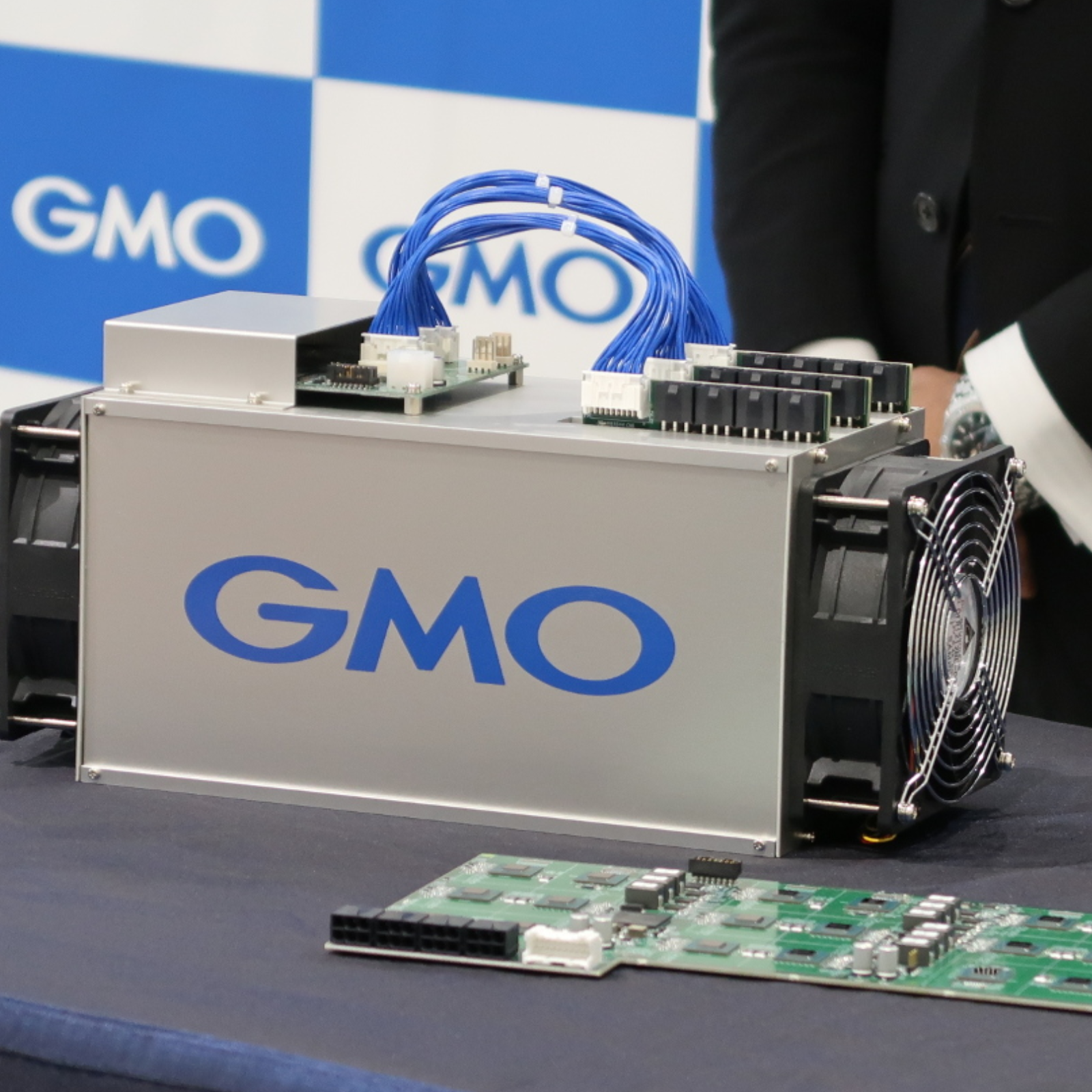 Japan's GMO Unveils Specs and Price of 7nm Bitcoin Mining Rigs