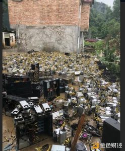 Heavy Rainfall in China, Thousands of Miners Reportedly Damaged