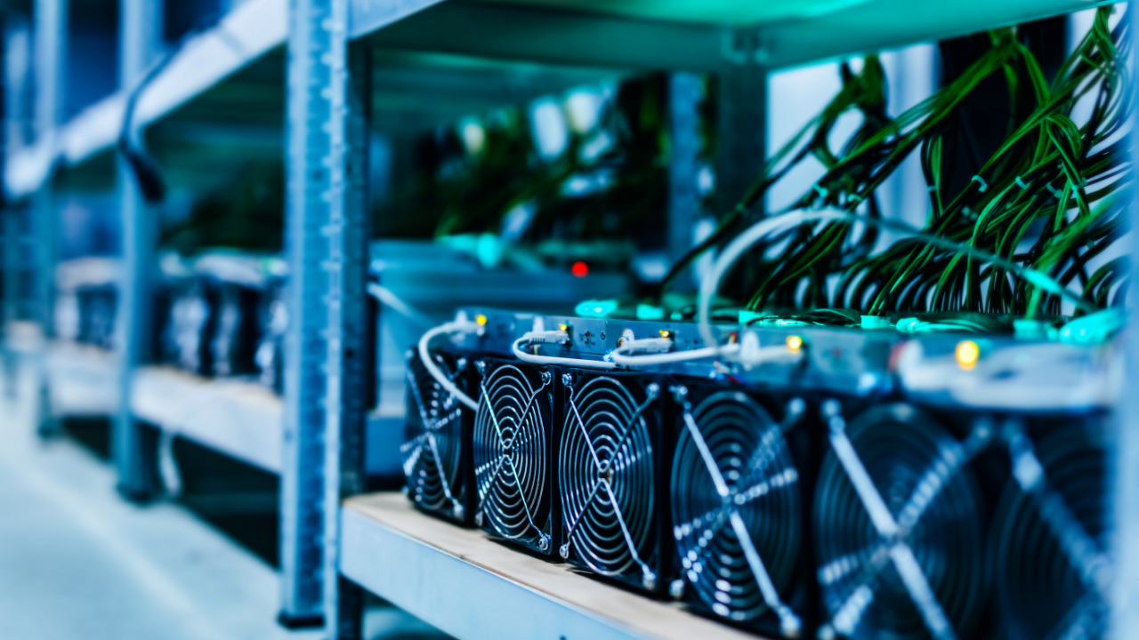 Venezuela Seizes 315 Bitcoin Mining Rigs: Miners Discuss Illegal Confiscation, Police Extortion