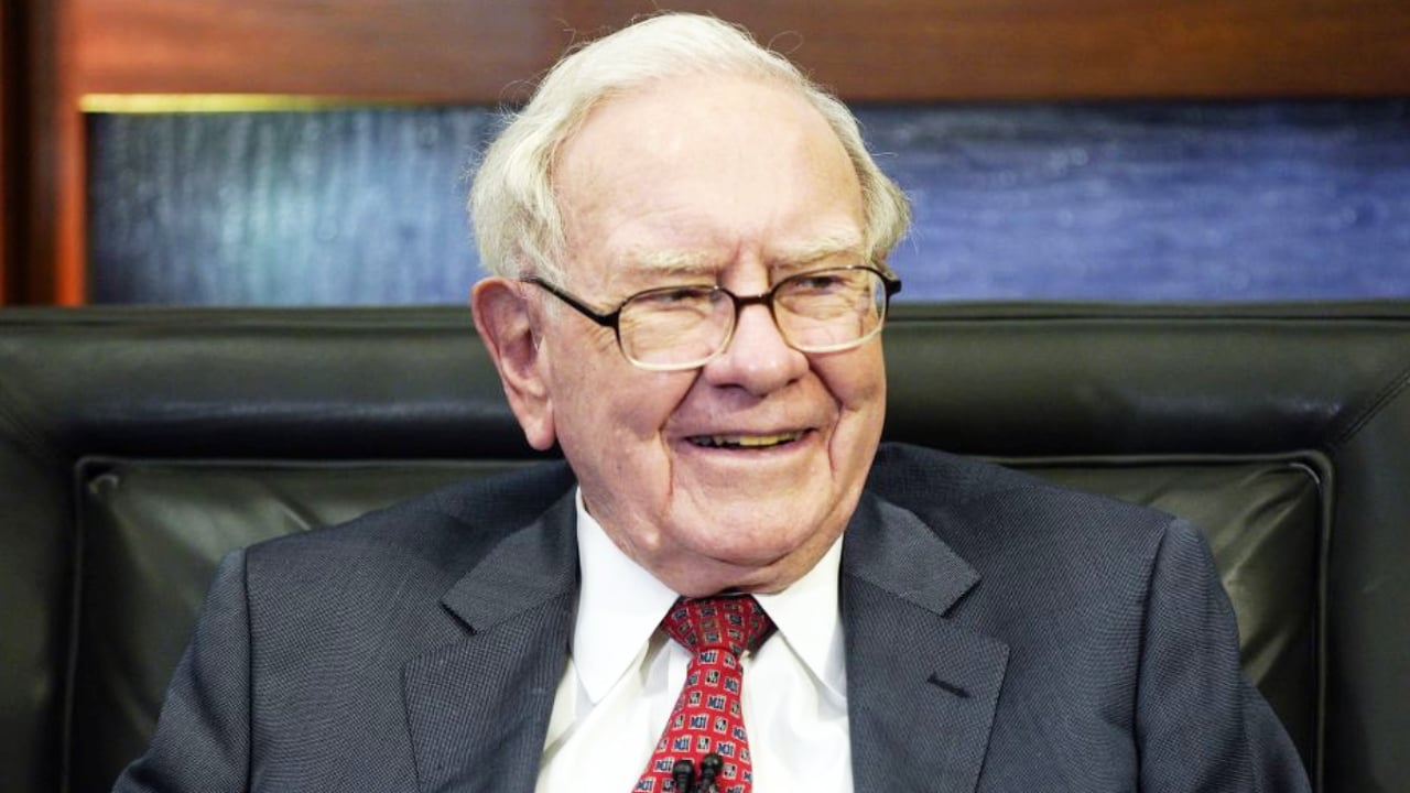 Warren Buffett Shifts Funds From US Amid Inflation Fears, Bitcoin's New All-Time High Expected