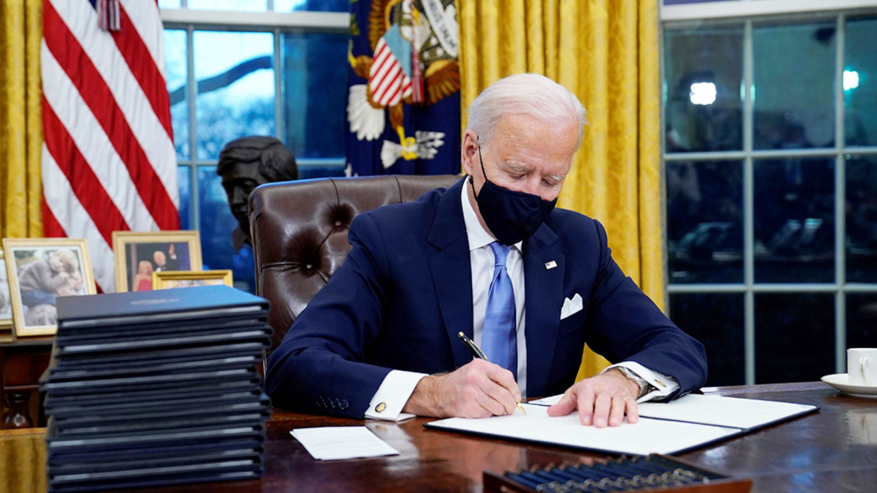 Joe Biden Freezes FinCEN's Crypto Wallet Rulemaking — US Crypto Regulations Under Review