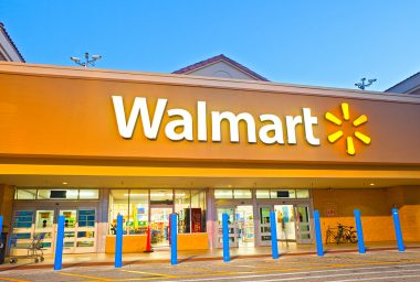 Banks Stopped Walmart Bank – Now the Retail Giant Hits Back With Crypto