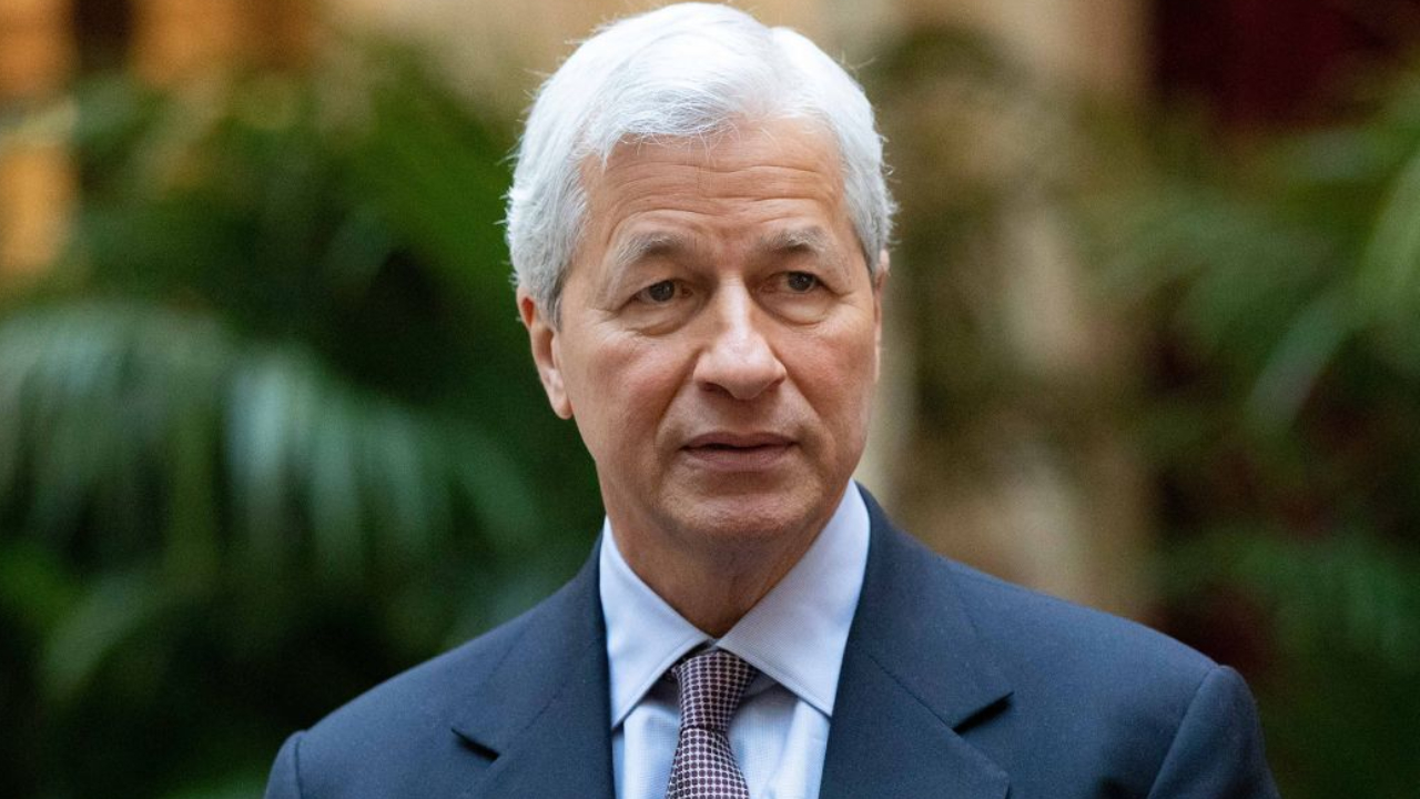 JPMorgan CEO Jamie Dimon Personally Advises Investors to Stay Away From Cryptocurrency