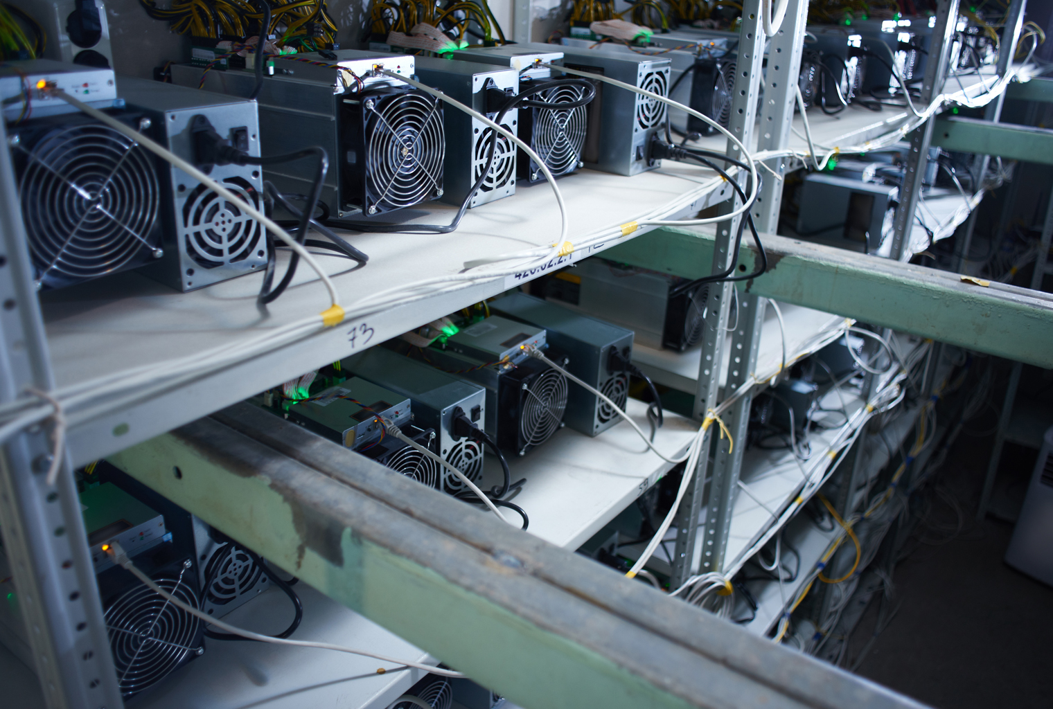 Bitcoin Mining Operations Offer New Strategies Before the Reward Reduction
