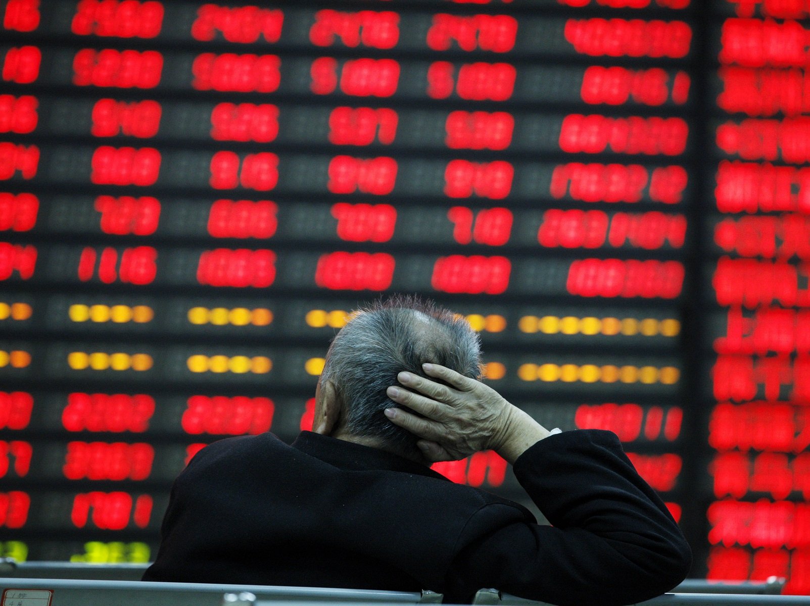 China Stocks Plummet Despite 1.2 Trillion Yuan Injection to Mitigate Effects of Epidemic