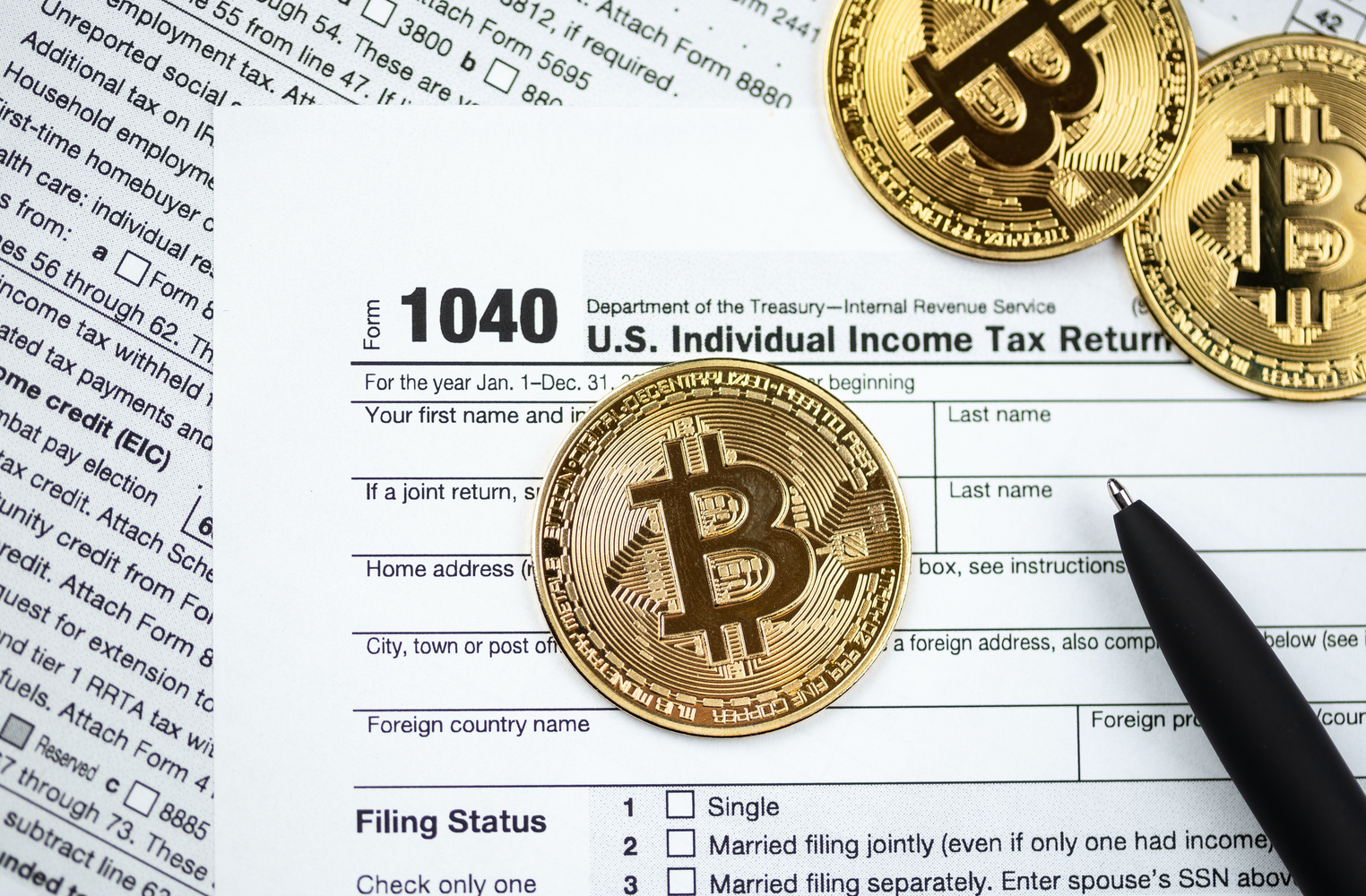 Tax Expert: IRS Crypto Question ‘Unconstitutional,’ Points, Flyer Miles Could Be Virtual Currency