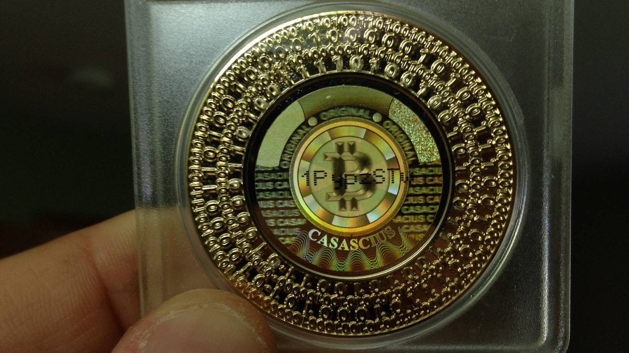 Un Bitcoin fisico viene attualmente venduto su eBay per 99.000$