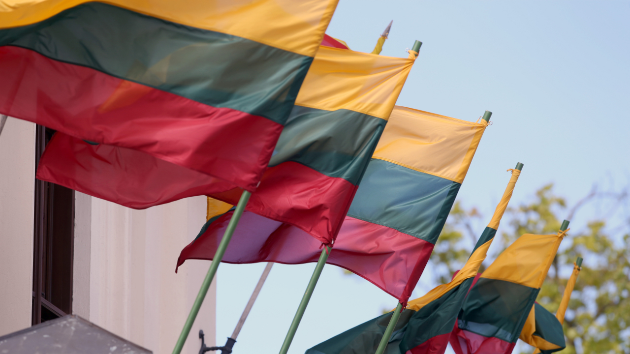 Lithuania Issues Warning to Binance, Warns Investors Crypto Services Are Not Regulated