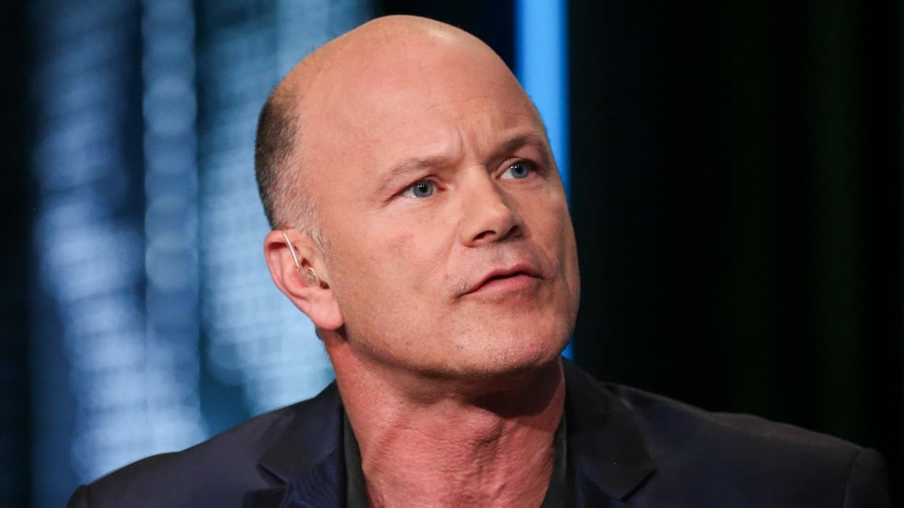 Mike Novogratz Says Institutions Are Buying Bitcoin, Politicians Need More Cr...