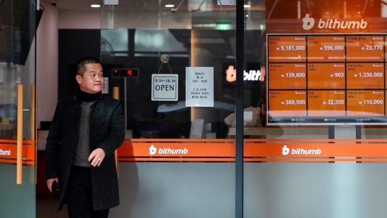  bithumb korean south trading bitcoin employees exchange 