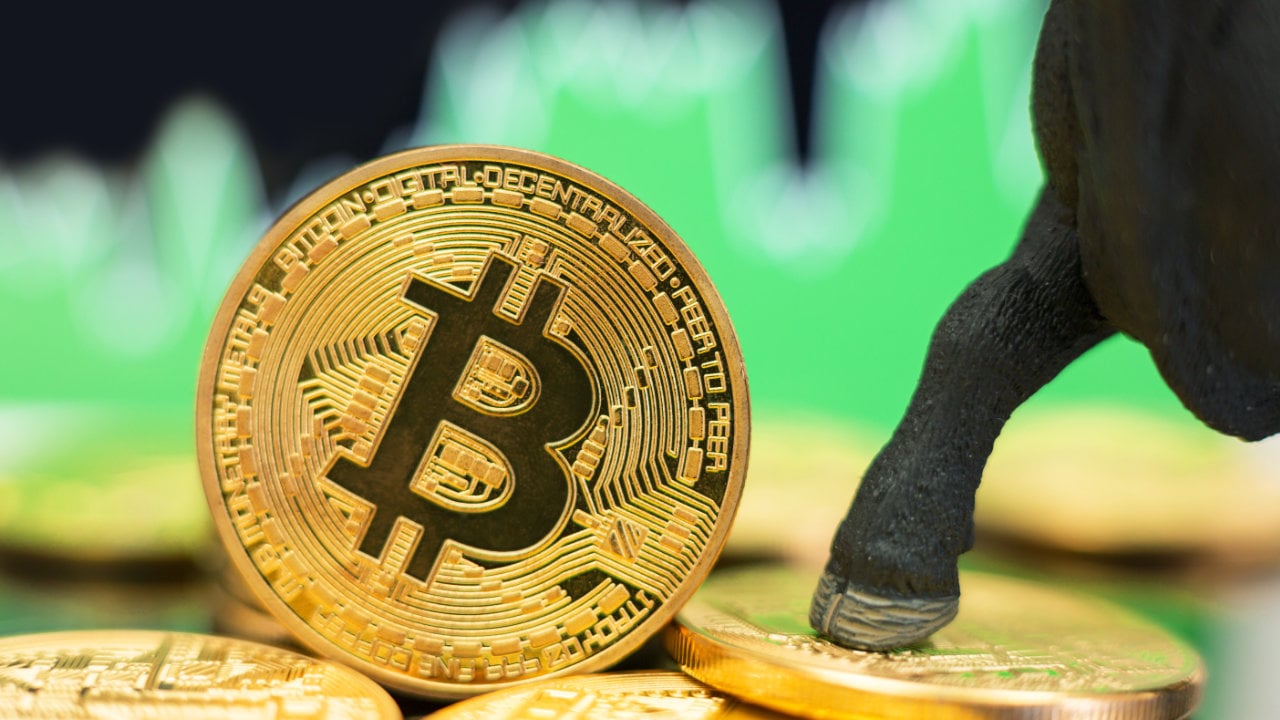 Analyst Mike McGlone Predicts 'Refreshed Bull Market' for Bitcoin, Price Heading Towards $  100K