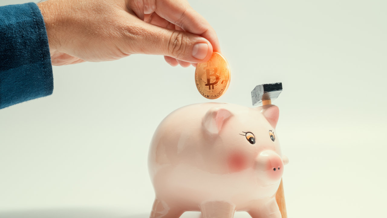 Personal Finance Guru Advises Dollar-Cost Averaging Into Bitcoin