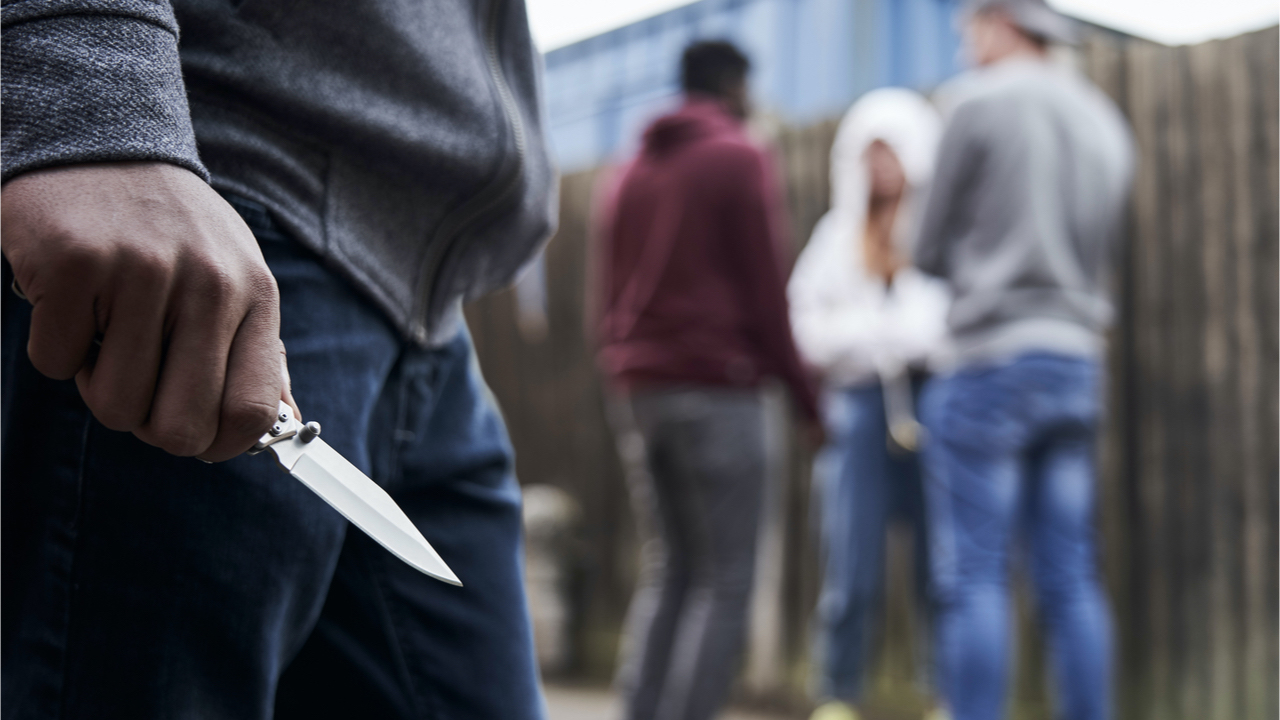 london college student robbed at knifepoint by 8 thugs for 93k in bitcoin Crypto