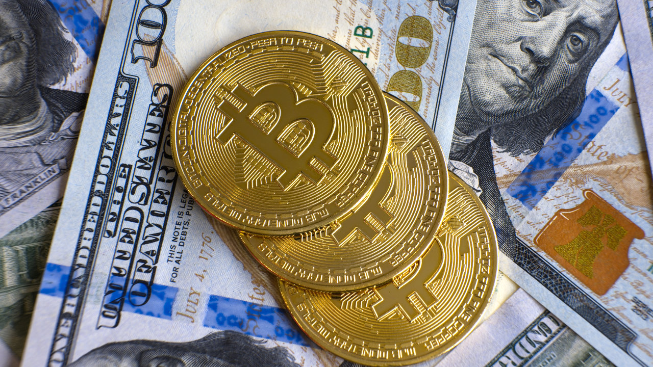 bitcoin news Famed Economist Doubts Bitcoin Will Become Global Currency