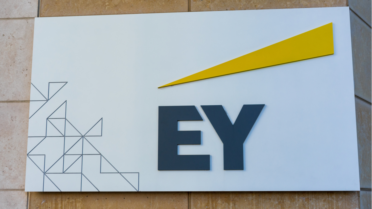 shutterstock 1496260313 EY Survey Finds 1 in 4 Hedge Funds to Increase Crypto Exposure Next Year