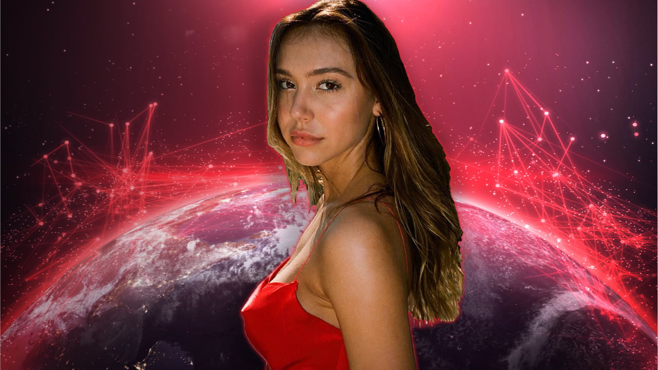 Socialite and Model Alexis Ren Doesn't Trust the Dollar Economy, Says Crypto Is a Viable Alternative