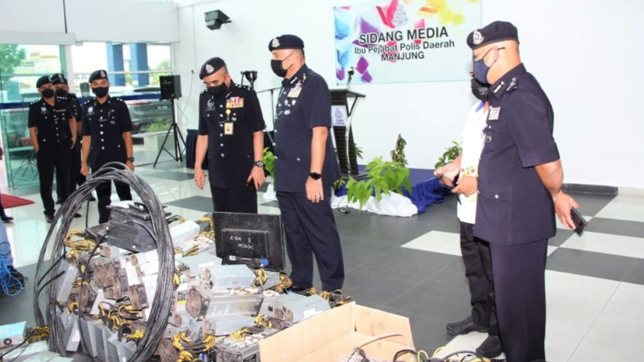 Malasia incauta 1.720 máquinas mineras de Bitcoin en represión contra el robo de electricidad