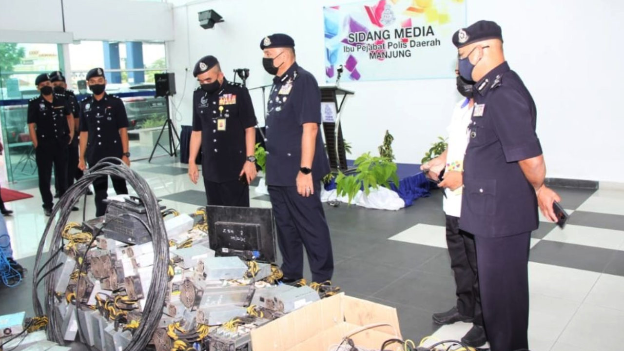 Malaysia Seizes 1,720 Bitcoin Mining Machines successful  Electricity Theft Crackdown