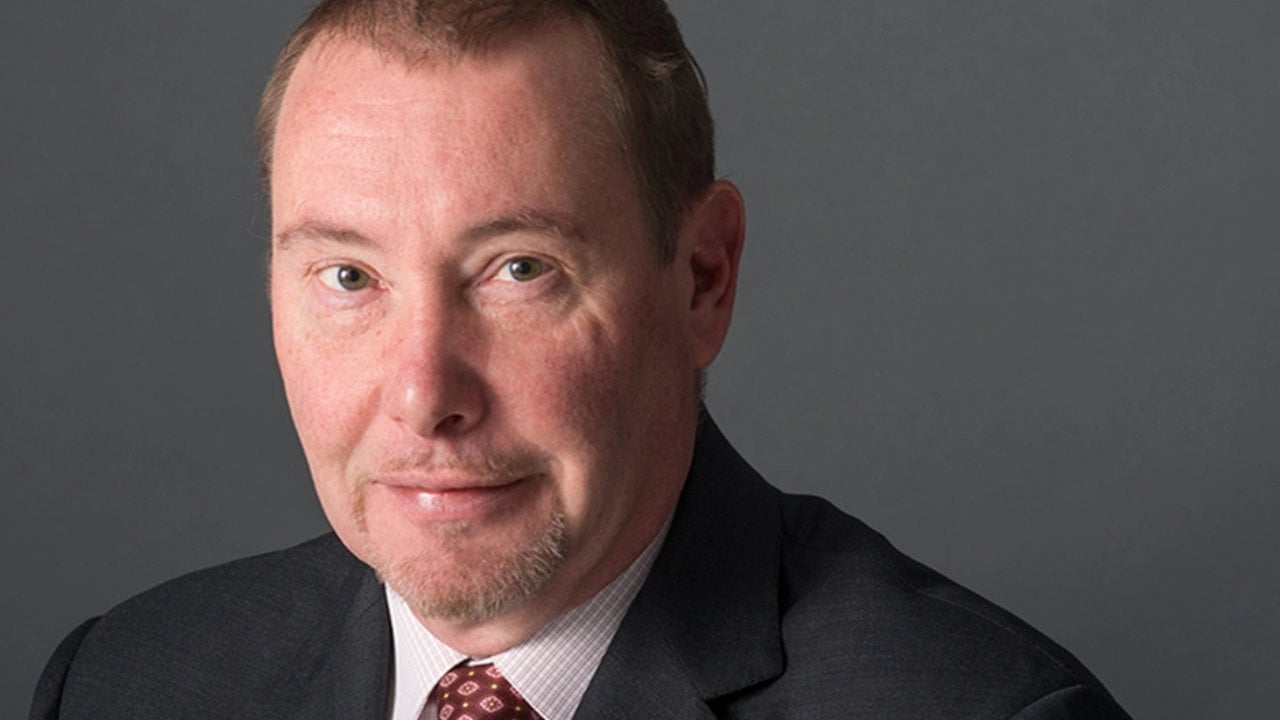 Billionaire Jeff Gundlach Expects Recession This Year, Advises Against Buying...