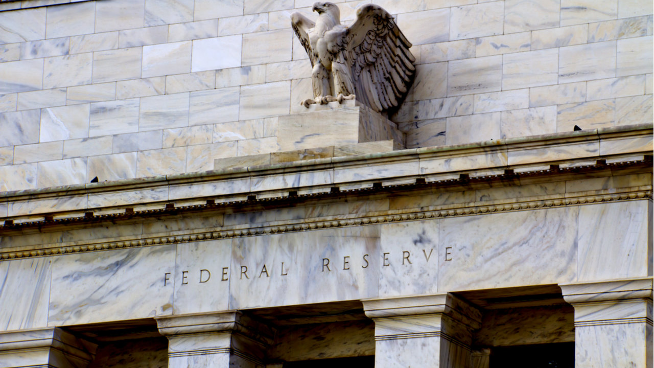 Fed Bans Senior Officials From Cryptocurrency Investing
