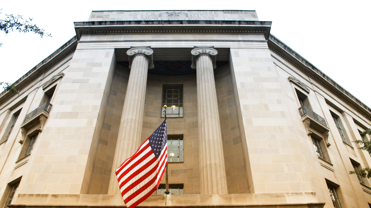 US Justice Department Returns Stolen Bitcoin to Victim of Government Imposter Scam