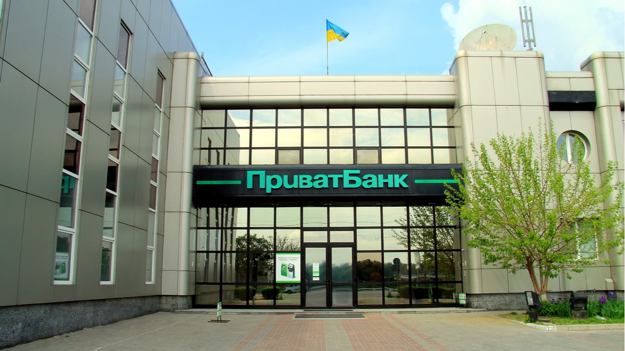 Ukraine’s Largest Bank Suspends Money Transfers to Crypto Exchanges
