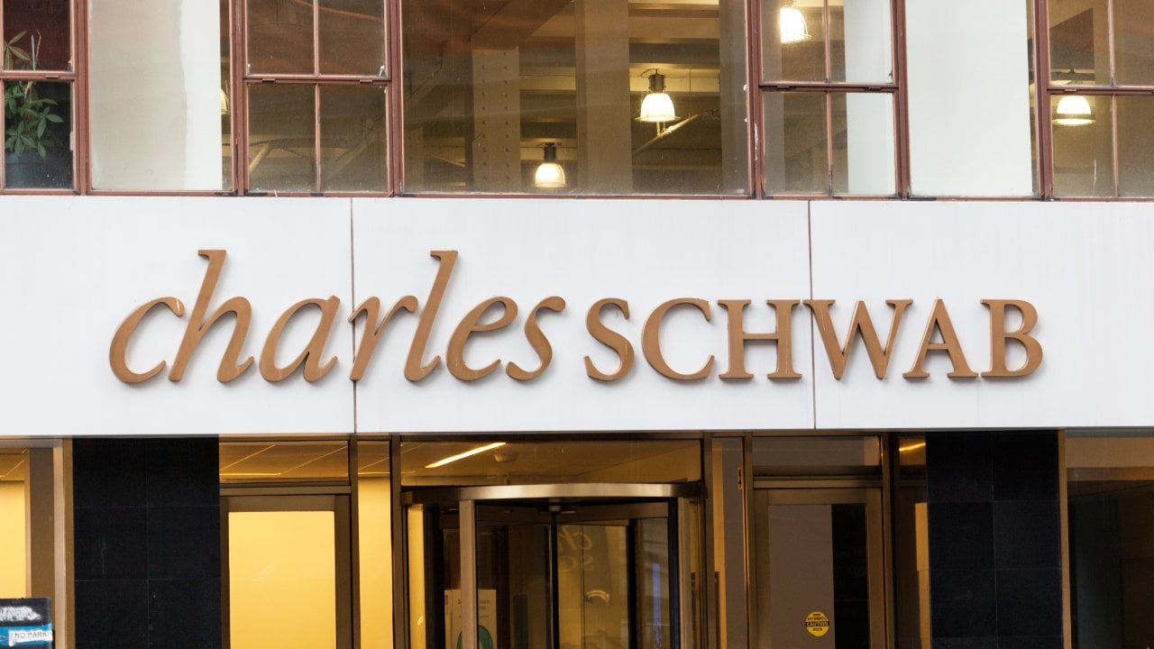 Charles Schwab Files for ‘Crypto Economy ETF’ With SEC – Finance Bitcoin News