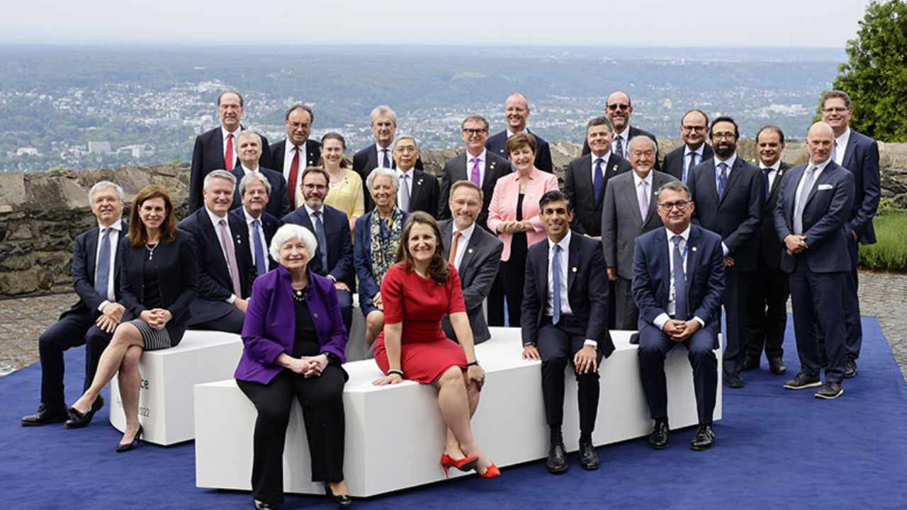 G7 Finance Leaders Call for Swift and Comprehensive Crypto RegulationKevin HelmsBitcoin News