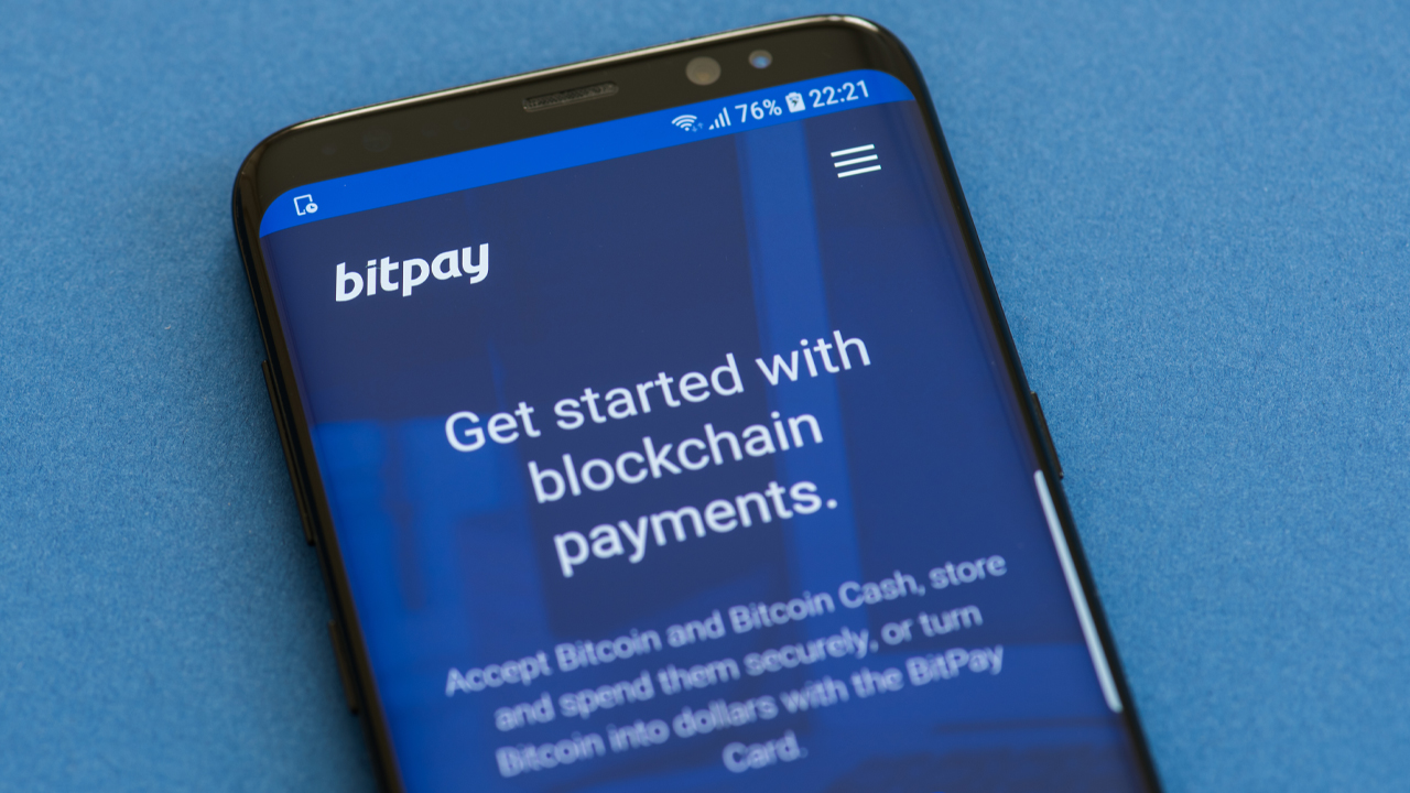 Bitpay Adds APE and EUROC Support – Luxury Retail Giant Gucci Accepts Apecoin Payments – Bitcoin News