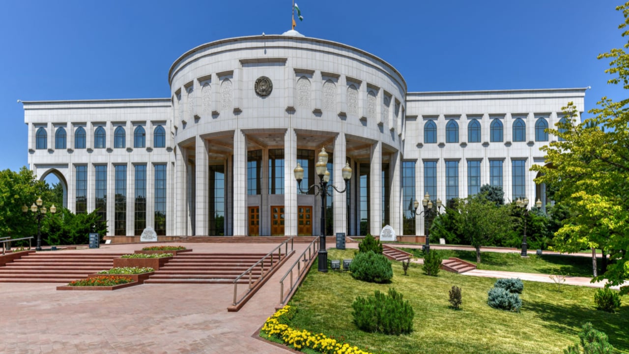 Uzbekistanas ketina blokuoti užsienio kriptovaliutų biržas