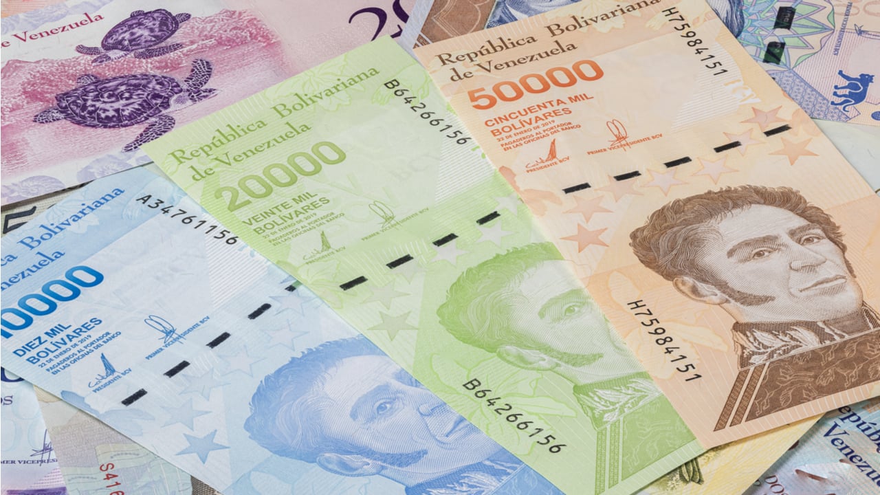 Venezuelan Bolivar Plunges as Central Bank Stops Intervening and Public Spending Rises