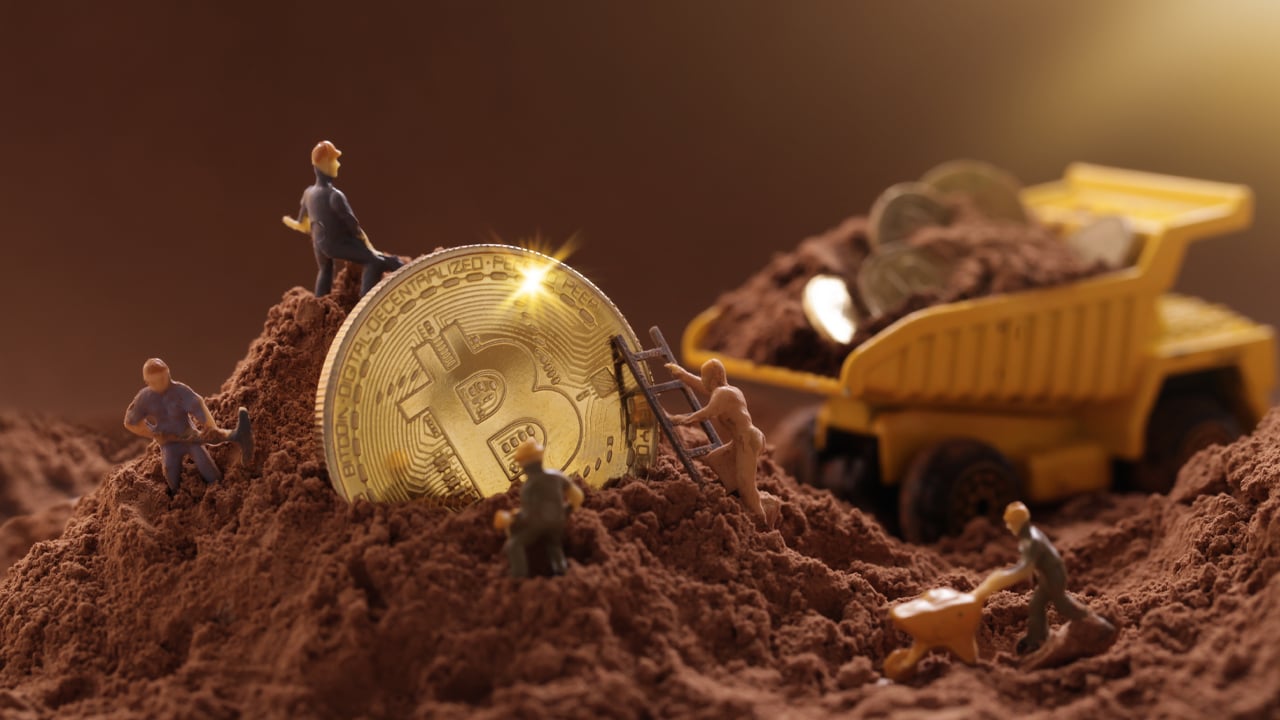 Bitcoin Mining Expansion Heats Up: Crypto Mining Underground Bunkers, Cleanspark Snags Turnkey Mining Site