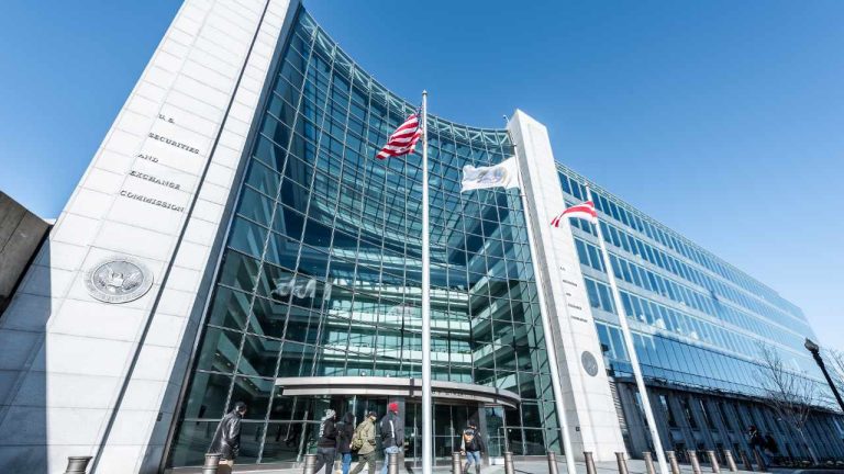 SEC Orders Crypto Firm to Pay Harmed Investors $35 Million — Charges Influencer Ian BalinaKevin HelmsBitcoin News