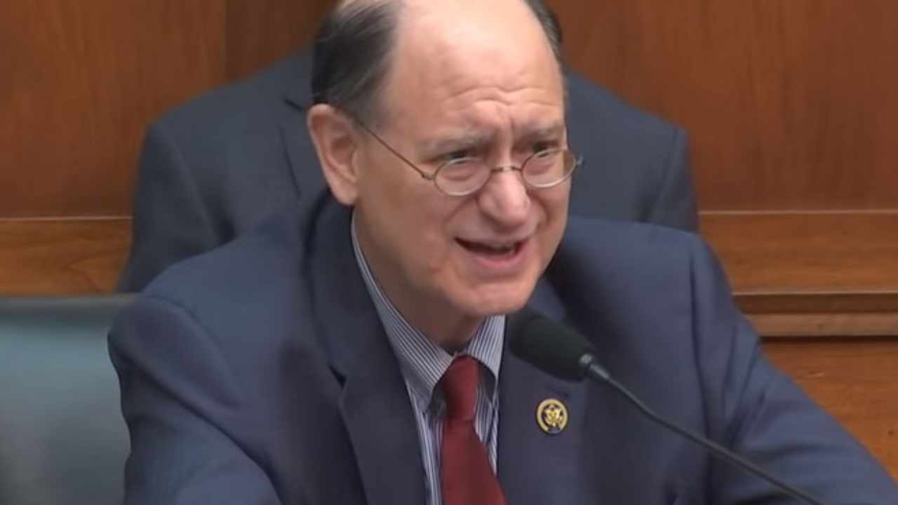 The US lawmaker said that 'too much money and power' behind crypto should not be blocked
