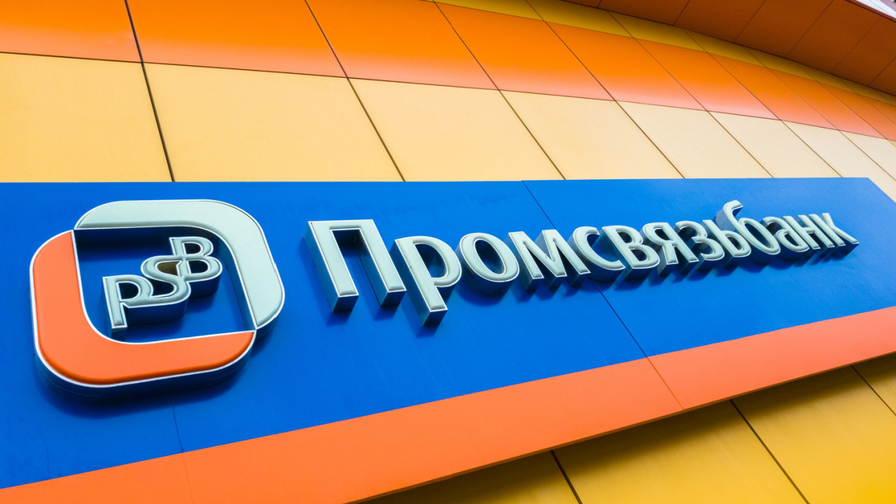 Banco ruso sancionado prueba operaciones dentro de la aplicación con rublos digitales