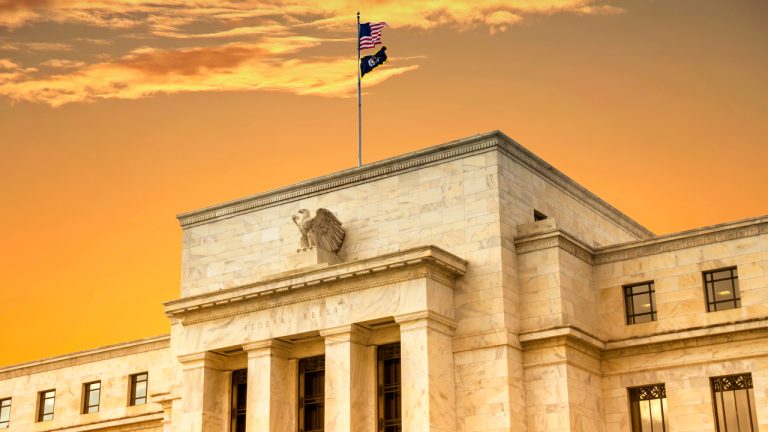 Observers Suspect an Aggressive Fed Rate Hike Next Month, Analyst Predicts Fed to Pivot in December