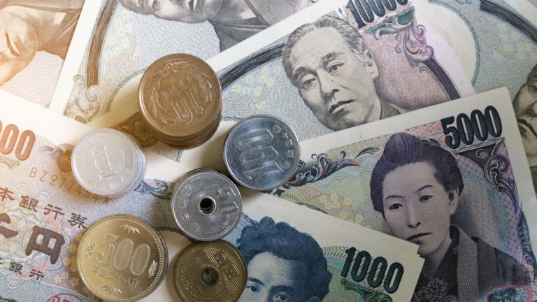 Japanese Yen Plunges to 32-Year Low Against US Dollar — Another Intervention by Authorities Expected[#item_description]