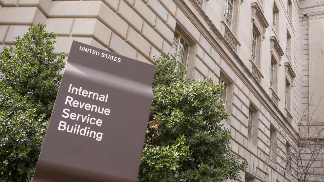 IRS Builds 'Hundreds' of Crypto Cases - Officially Says $7 Billion in Digital Assets Seized by 2022