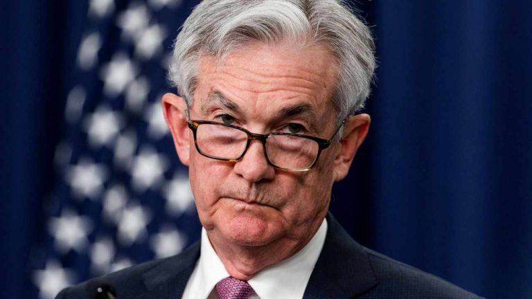Fed Chair Powell Says 'Very Premature' to Pause Interest Rate Hikes â Economist Warns It Will Crash Economy