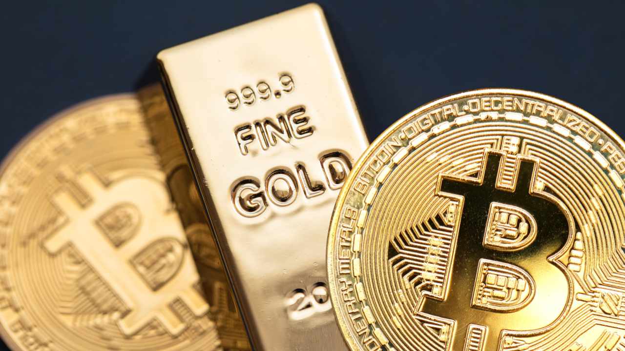 Economist Peter Schiff explains why bitcoin and gold are up this year - 
