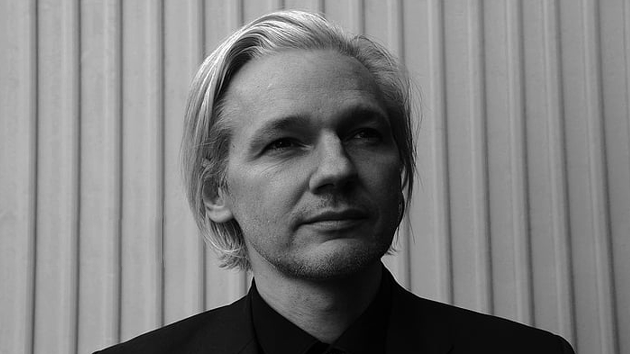 Reddit user discovers a 7zip file possibly linked to Julian Assange hidden on the bitcoin blockchain