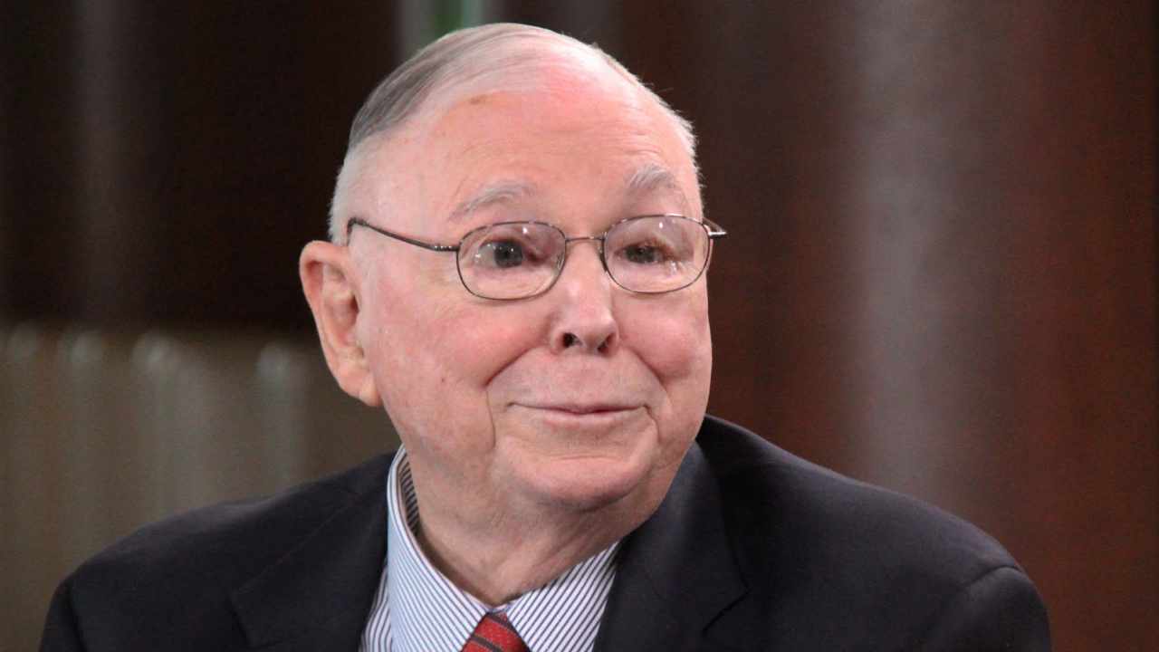 Berkshire's Charlie Munger Says 'Ridiculous' Anybody Would Buy Crypto — Likens Replacing National Currencies to Replacing Air