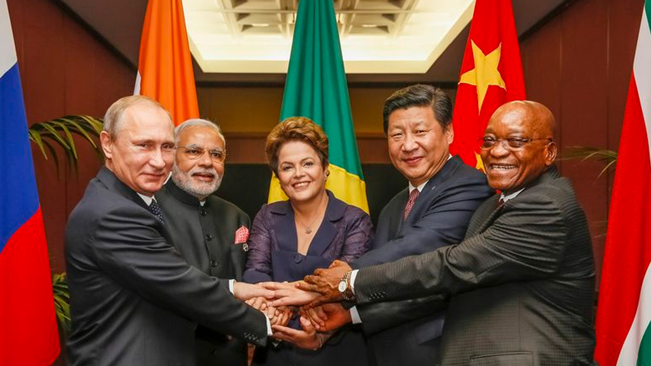 Indian-Russian oil deals weaken dollar dominance in international trade