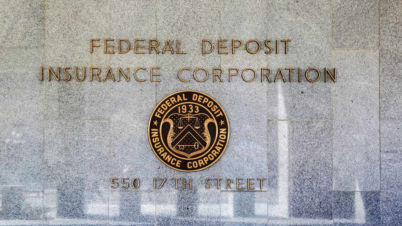 Midsize US Banks Ask Regulators to Extend FDIC Insurance to All Deposits for 2 Years Before Another Bank Fails