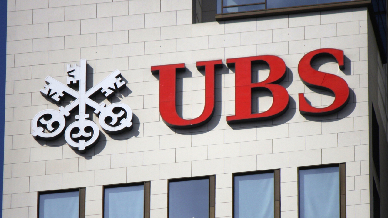 UBS considera adquirir Credit Suisse y solicita respaldo del gobierno en el acuerdo
